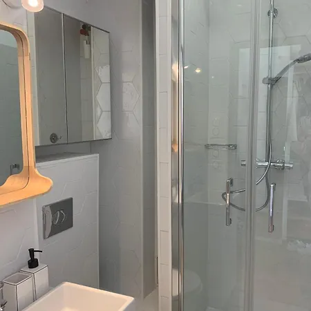 Centre Ville, Parking, Balcon, Piscine Aix-les-Bains